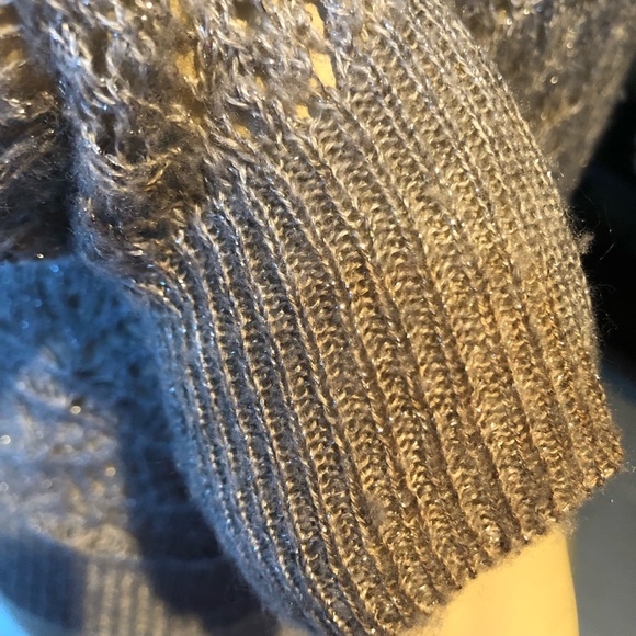 Cute grey sweater. - Picture 2 of 3